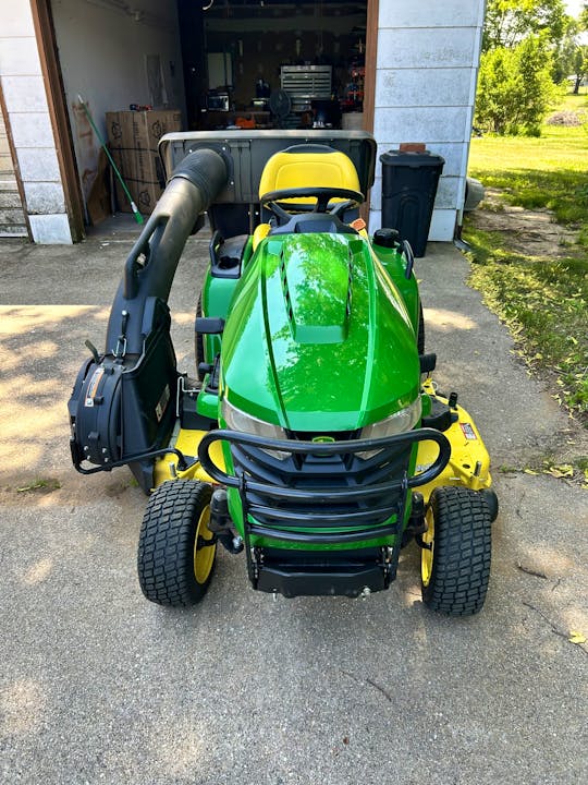 John Deere X570