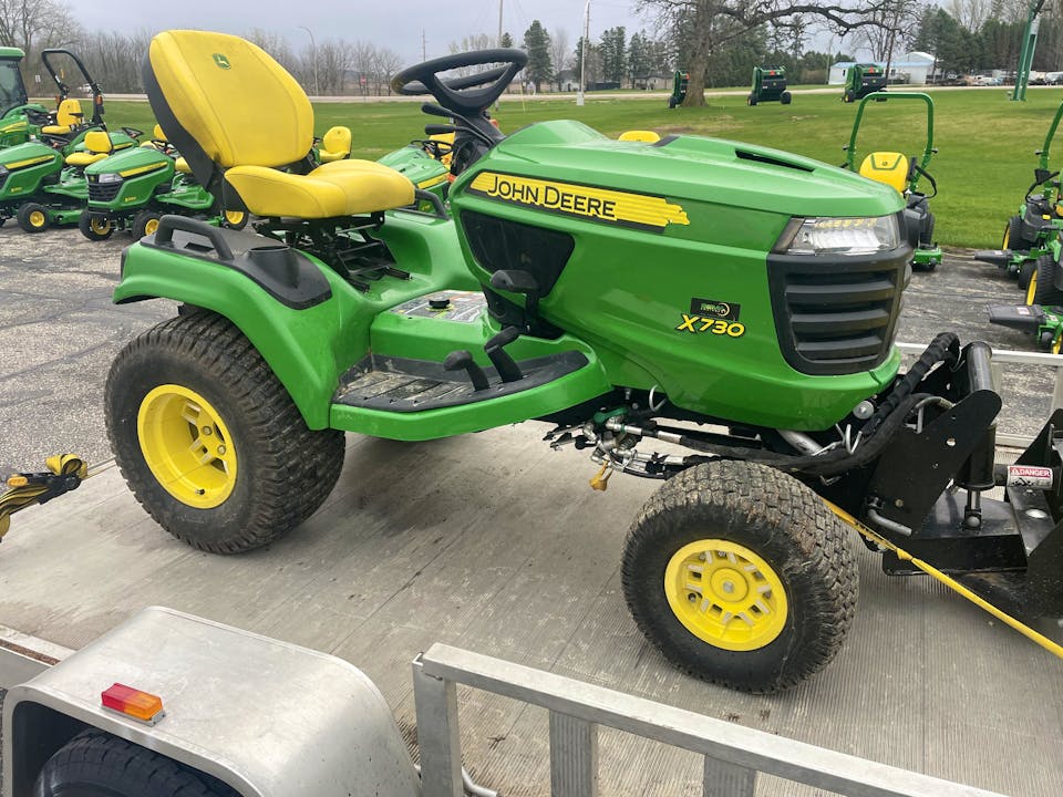 John Deere X730