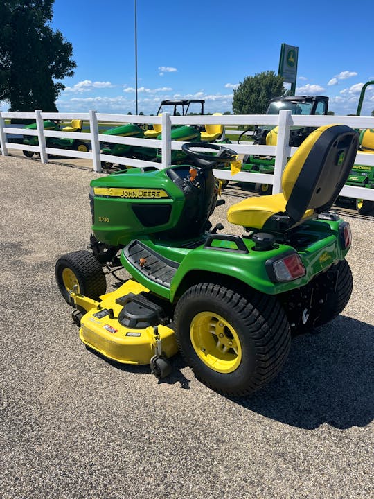 John Deere X730