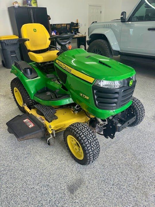 John Deere X738