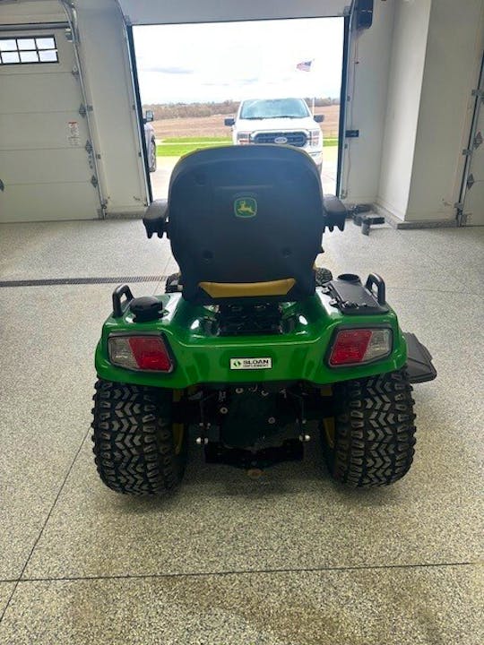 John Deere X738