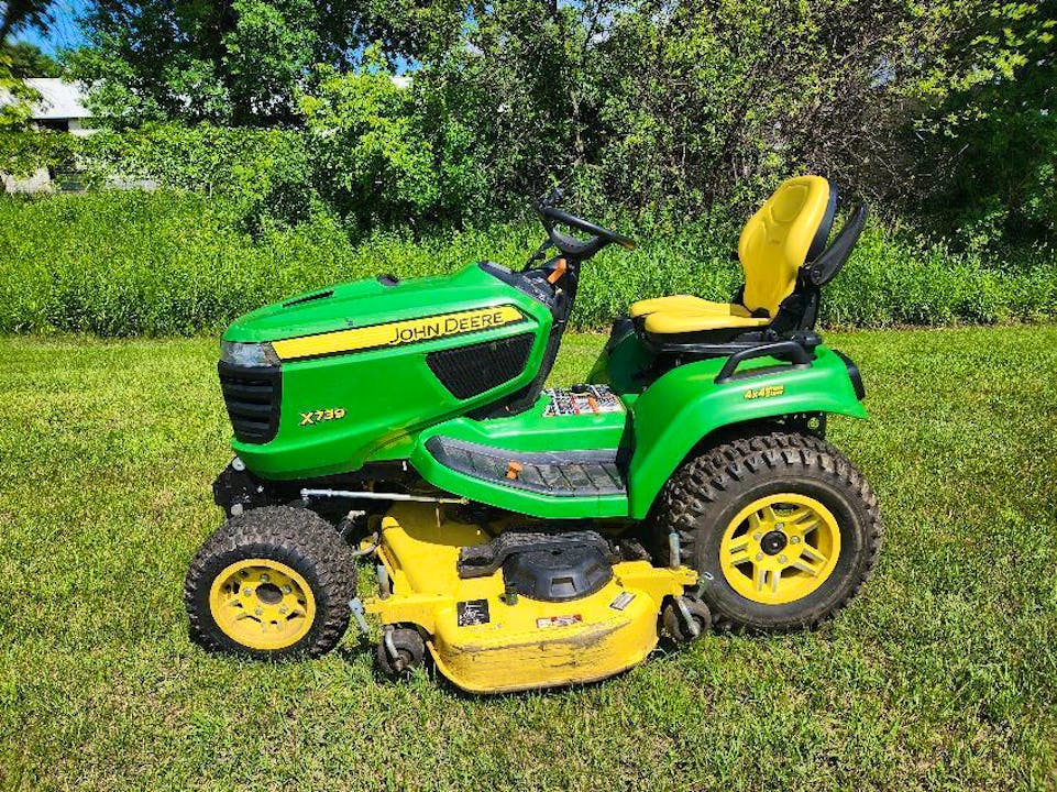 John Deere X739