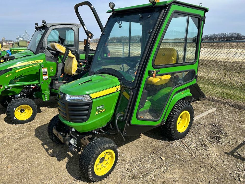 John Deere X758