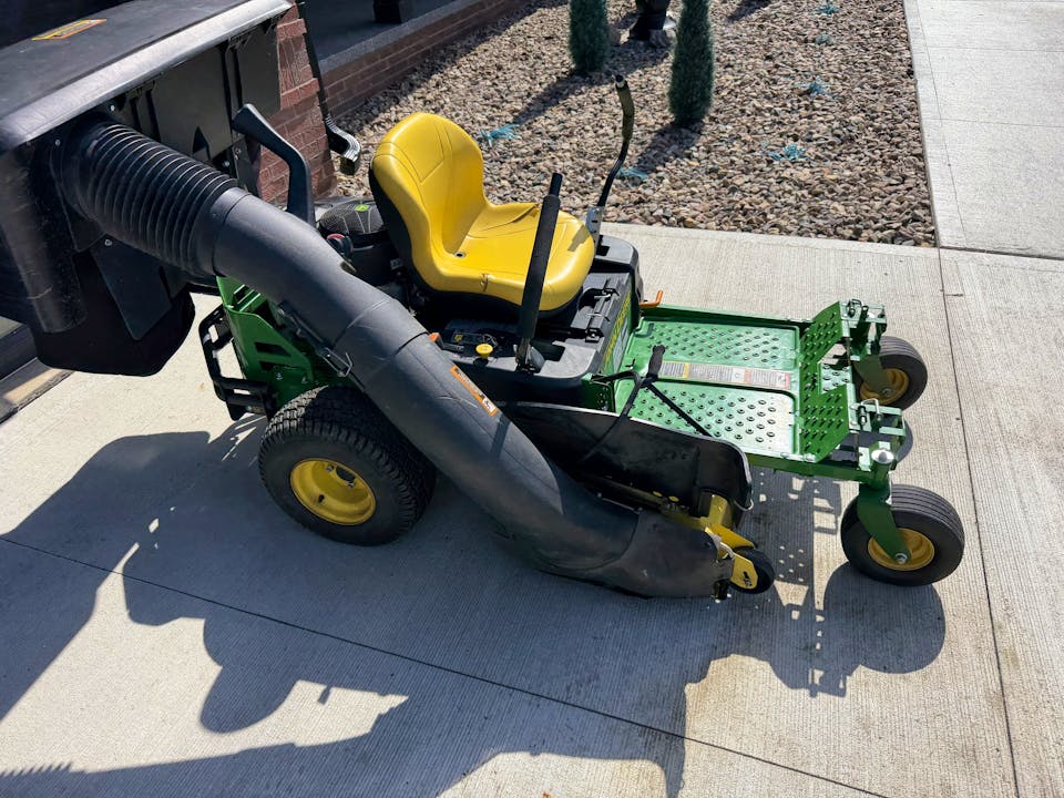 John Deere Z335E