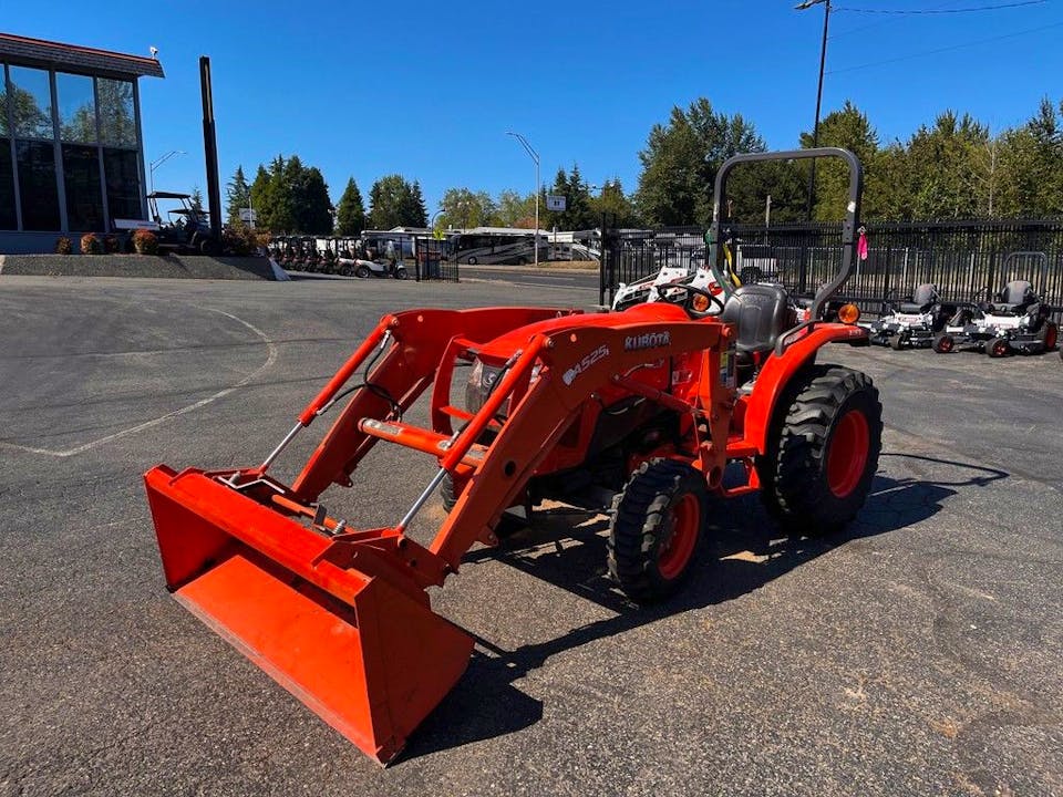 Kubota L3301 4WD HST