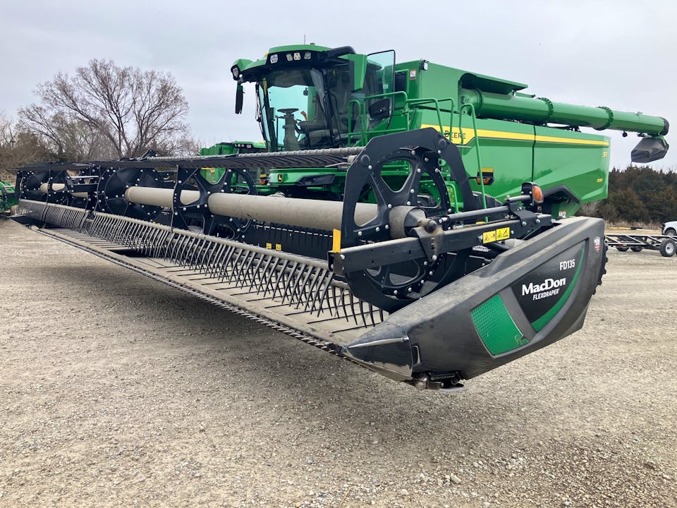 MacDon FD135
