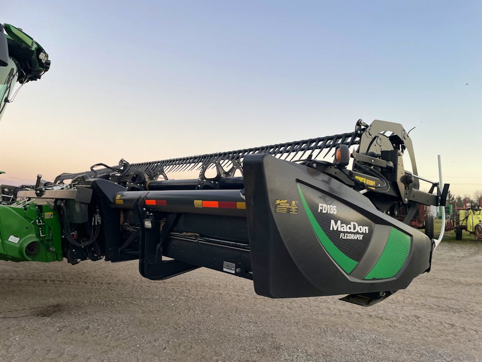 MacDon FD135