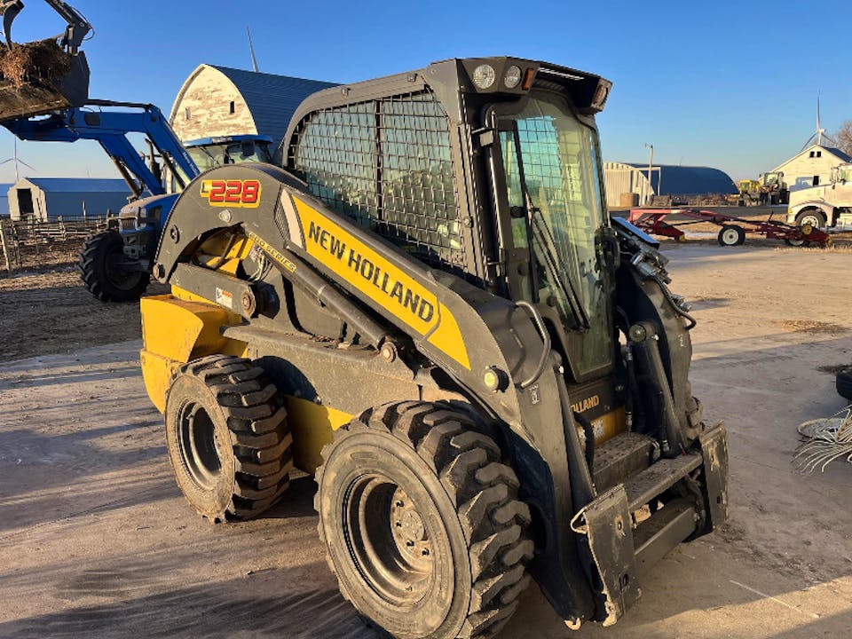 New Holland L228