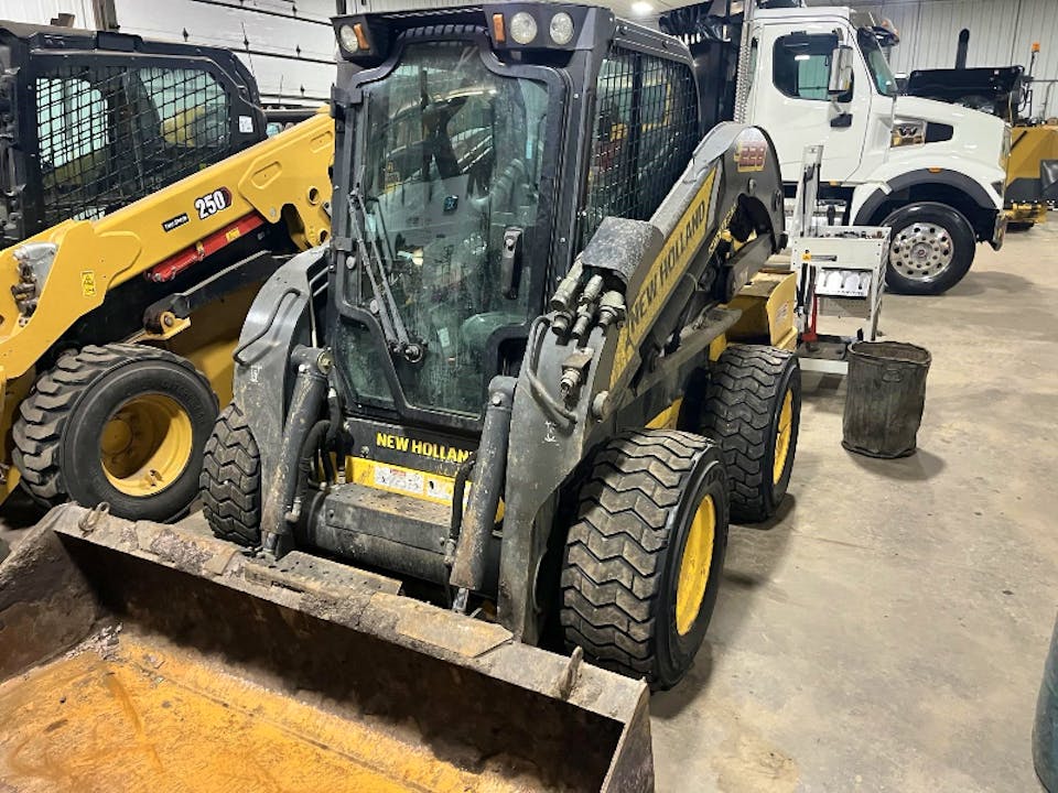New Holland L228