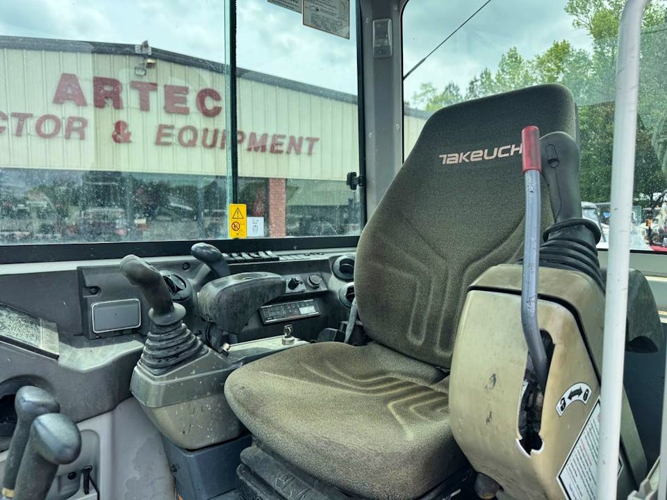 TAKEUCHI TB235-2