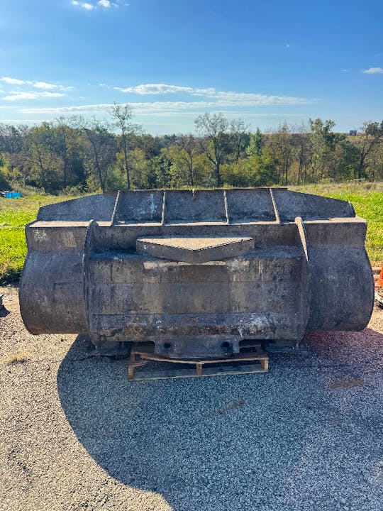 AMERICAN COUPLER SYSTEM BUCKET