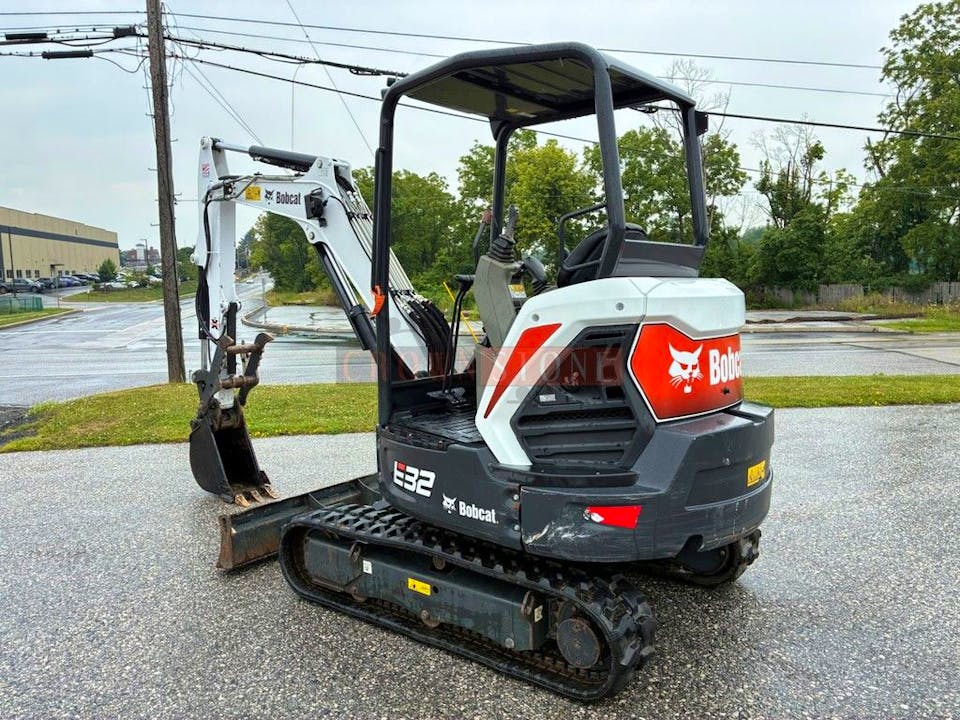 Bobcat E32i
