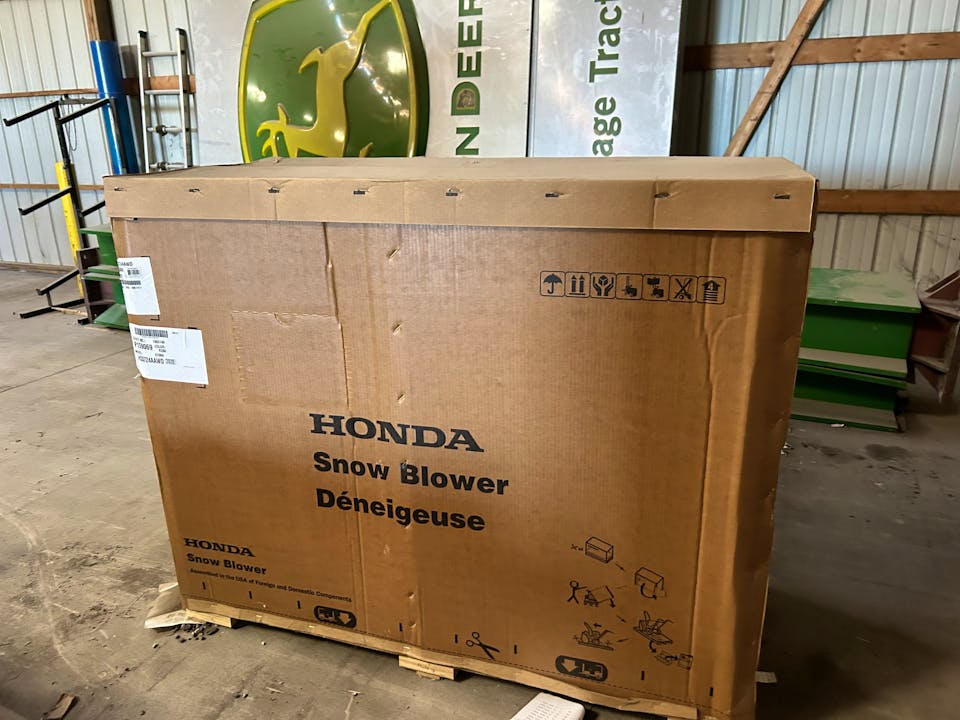 Honda HSS724AWD SNOW BLOWER