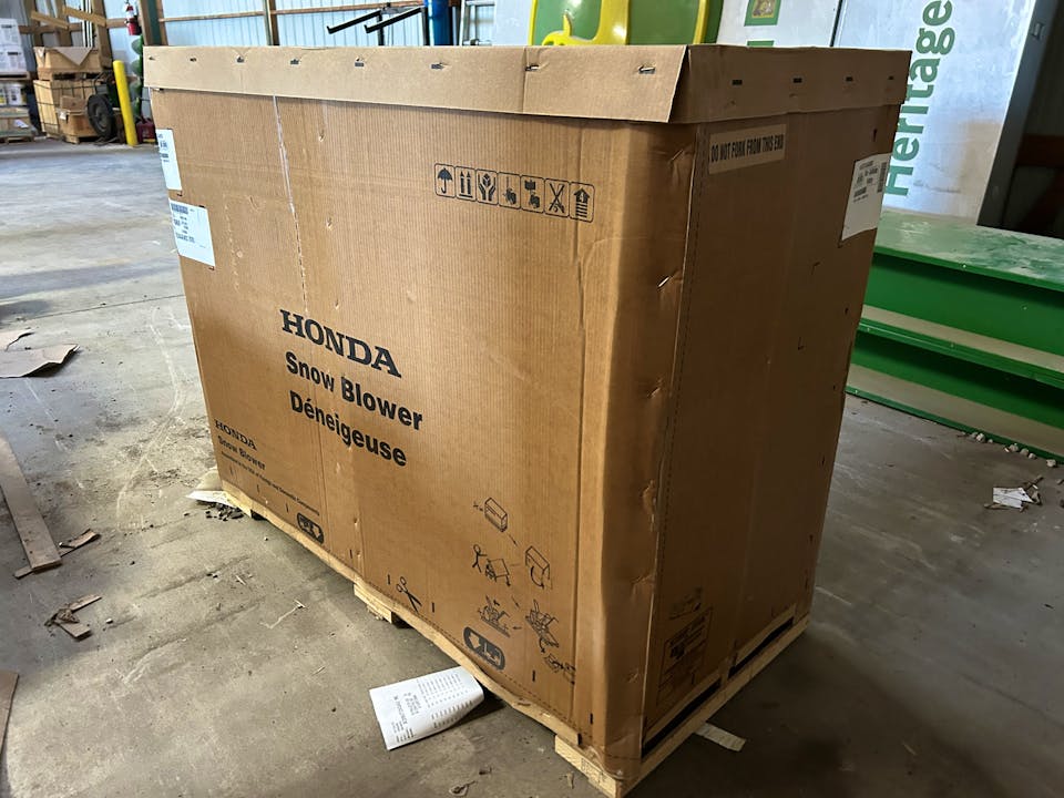 Honda HSS724AWD SNOW BLOWER