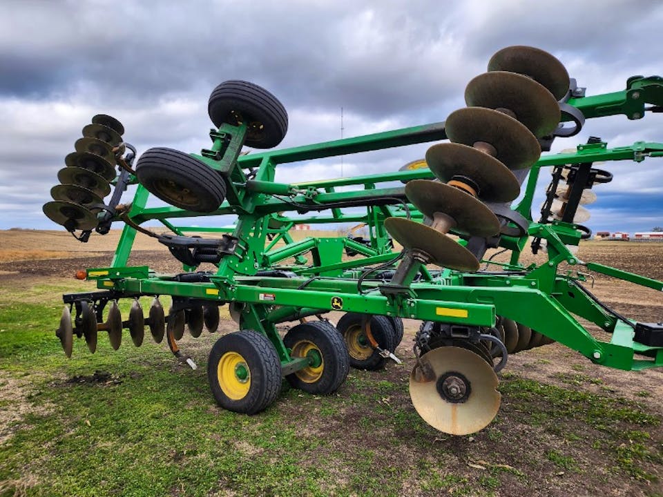 John Deere 2720
