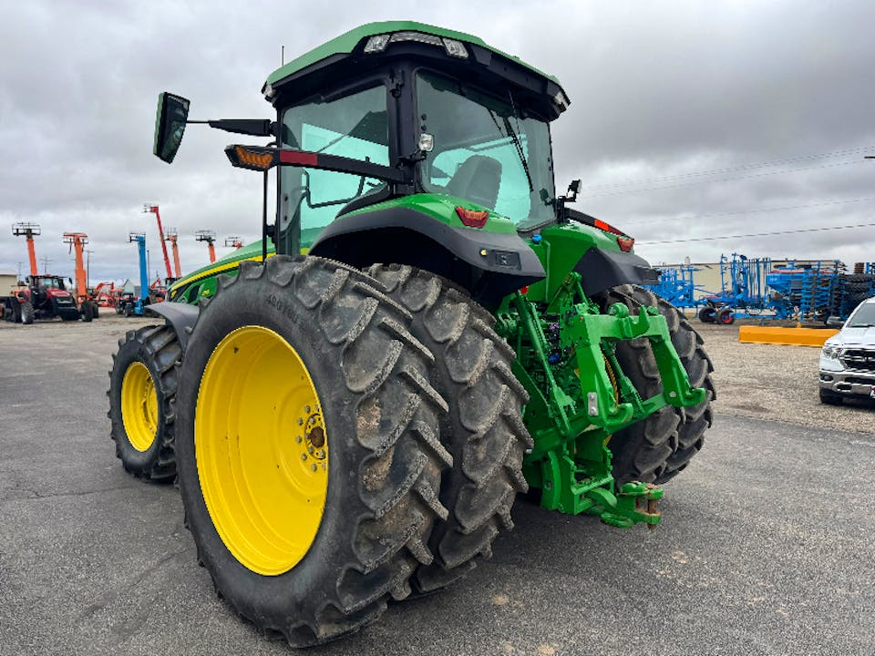 John Deere 8R230