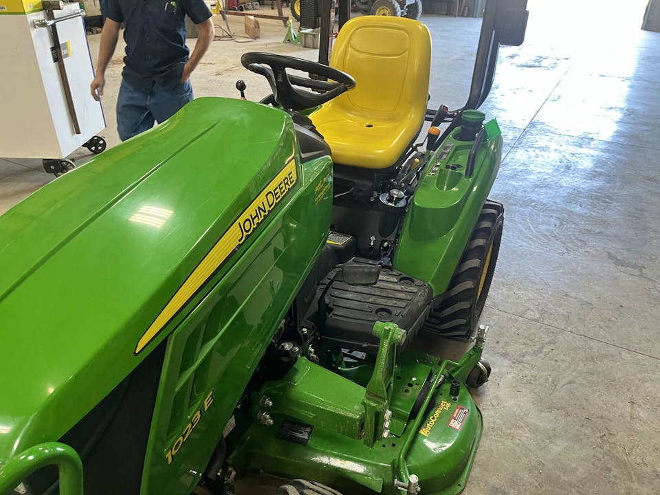 John Deere 1023E