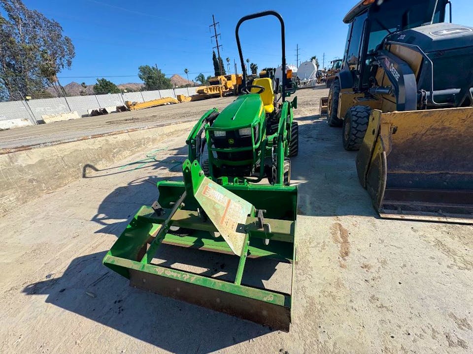 John Deere 1025R