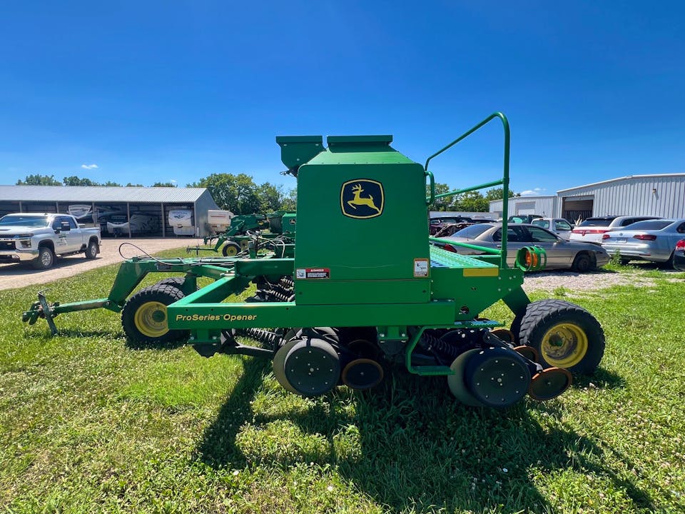 John Deere 1590