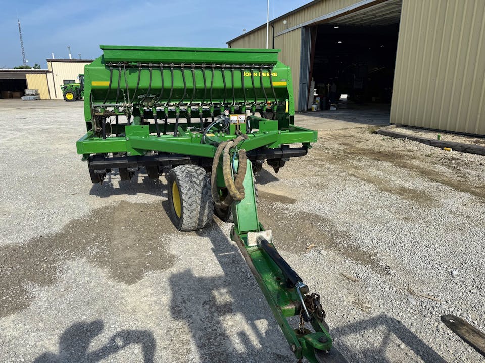 John Deere 1590