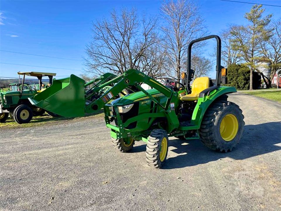 John Deere 3025D