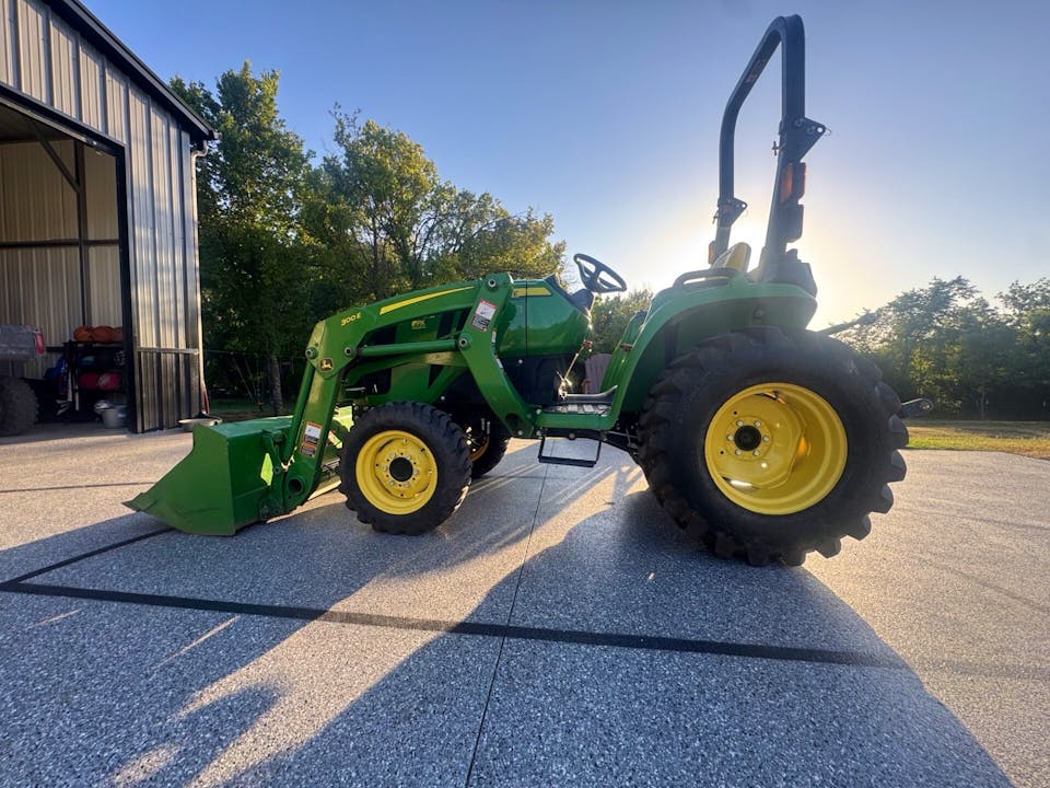 John Deere 3025E