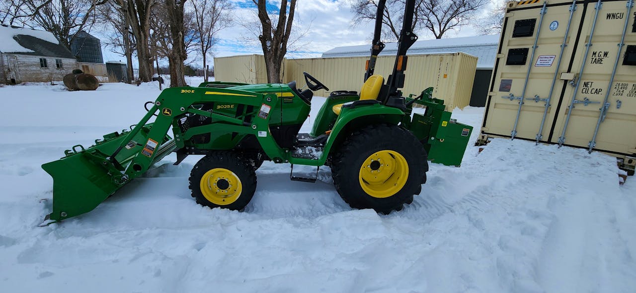John Deere 3025E