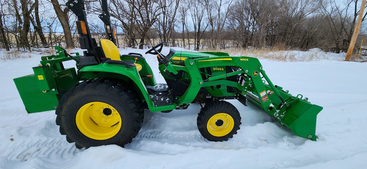 John Deere 3025E
