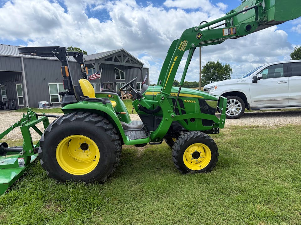 John Deere 3032E