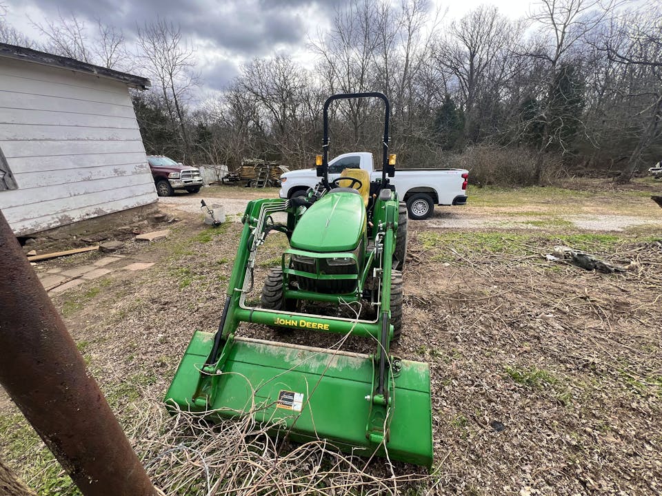 John Deere 3032E
