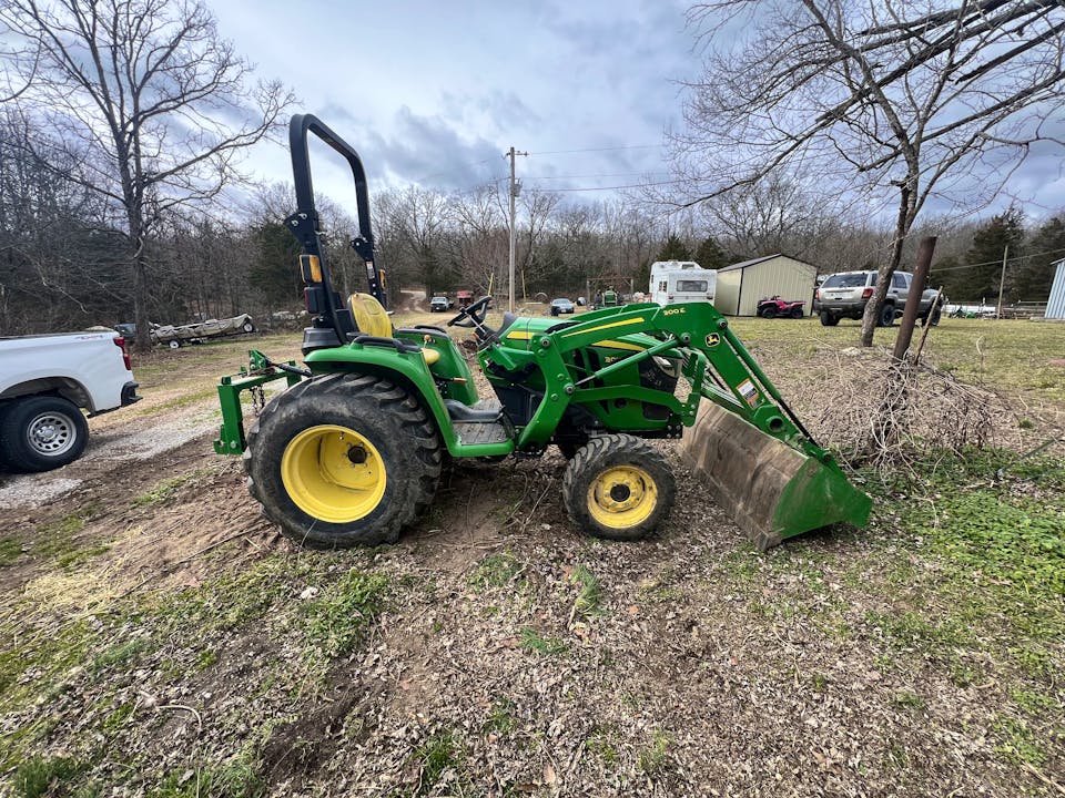 John Deere 3032E