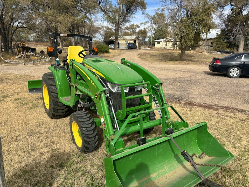 John Deere 3033R
