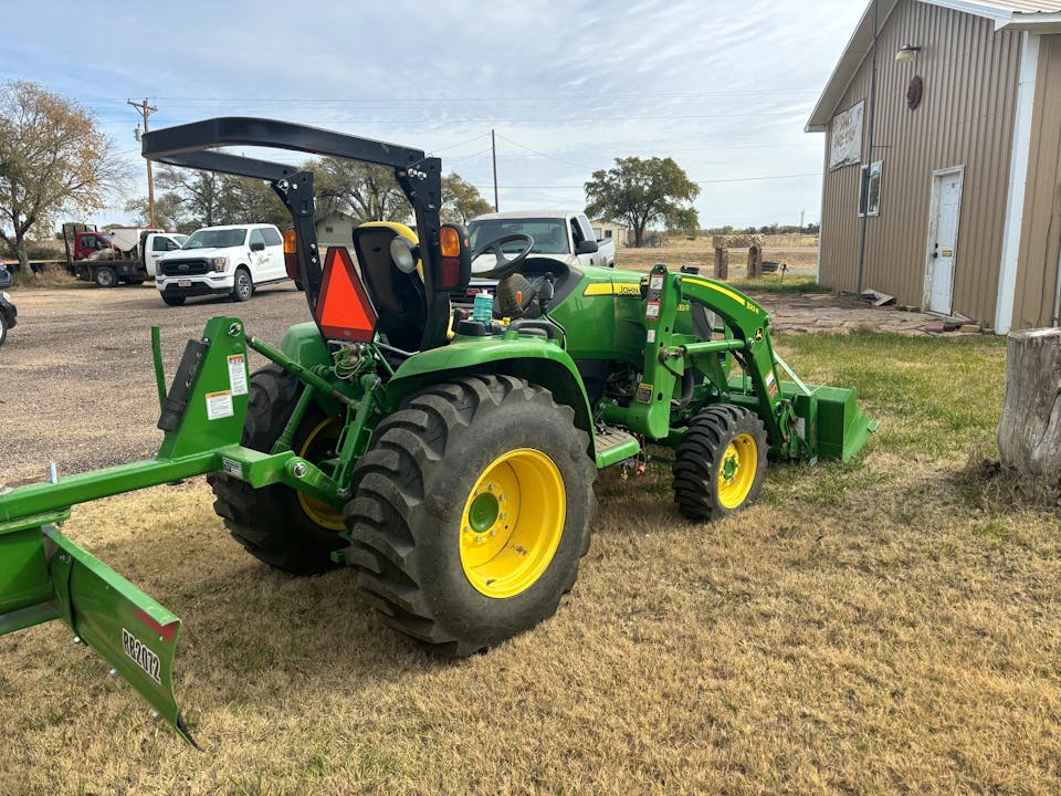 John Deere 3033R
