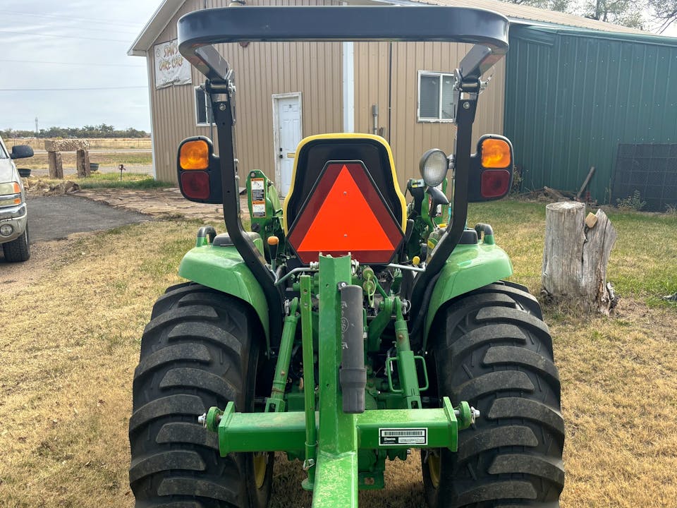 John Deere 3033R