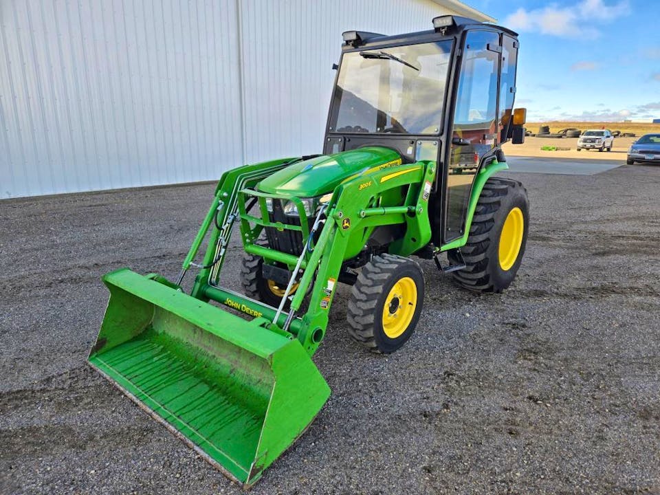 John Deere 3038E