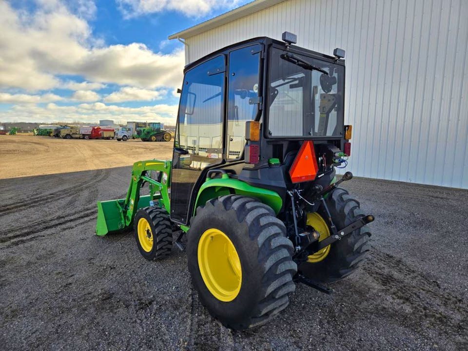 John Deere 3038E