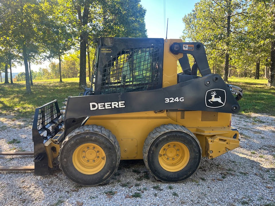 John Deere 324G
