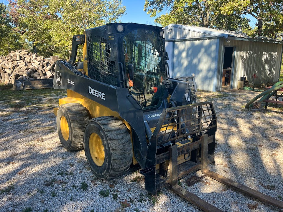 John Deere 324G
