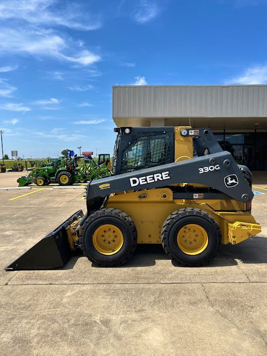 John Deere 330G