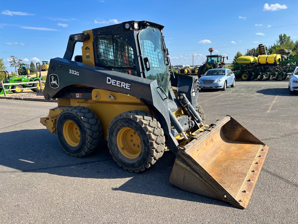 John Deere 332G