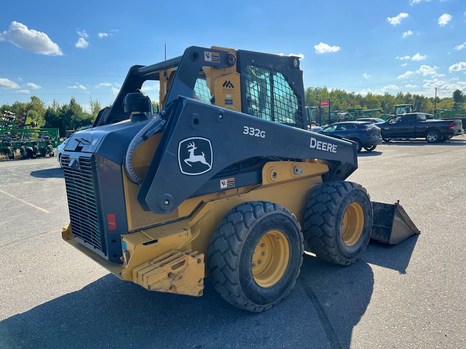 John Deere 332G