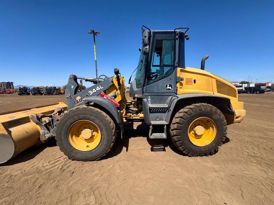 John Deere 344L