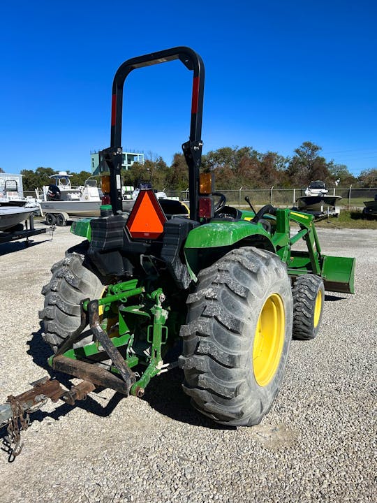 John Deere 4044M