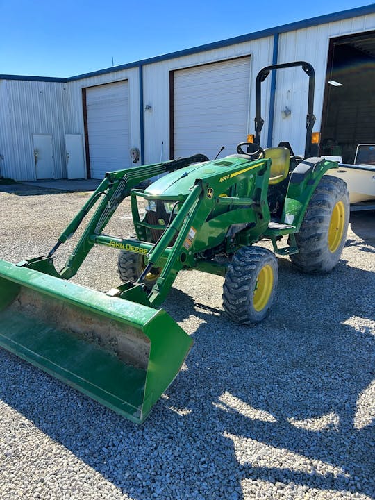 John Deere 4044M