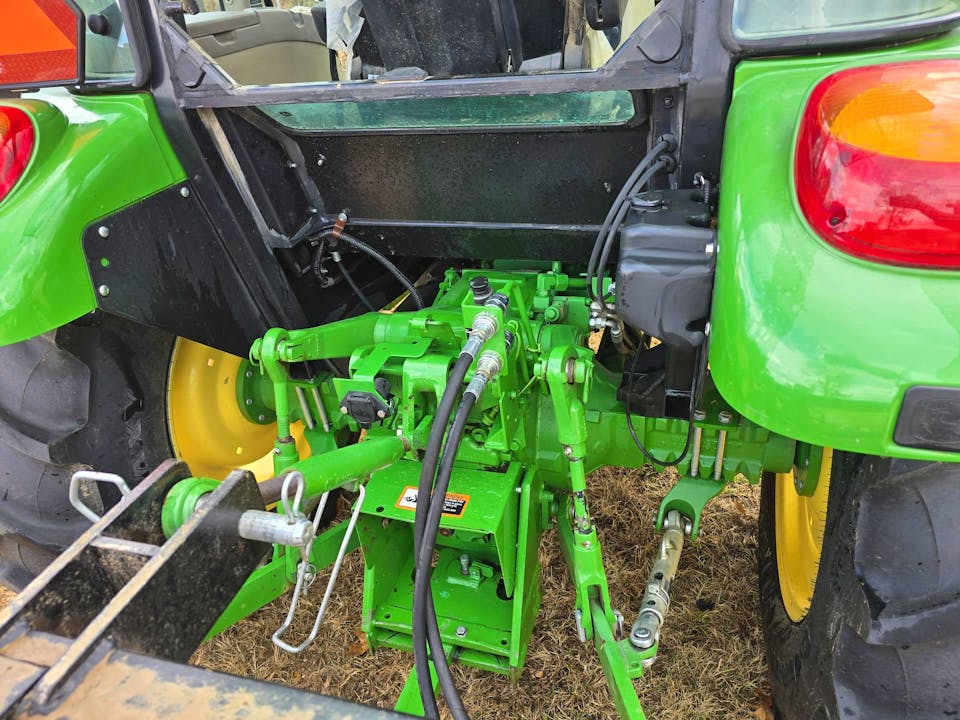 John Deere 5055E
