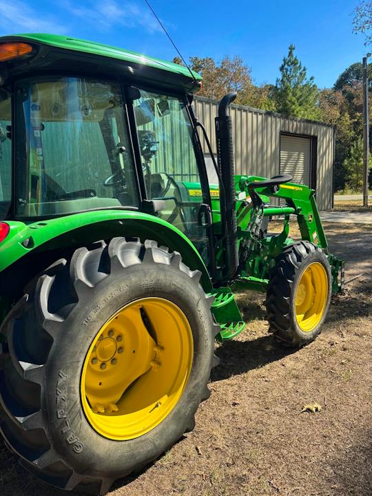 John Deere 5075E