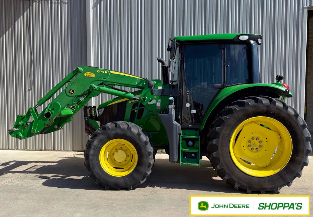 John Deere 6120M