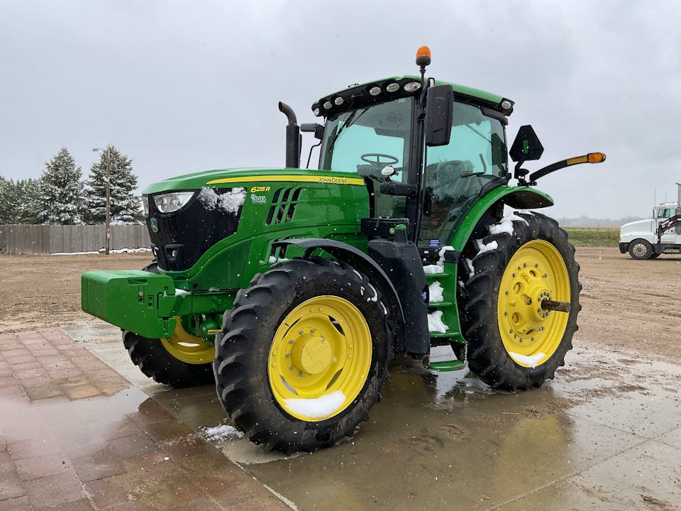 John Deere 6215R
