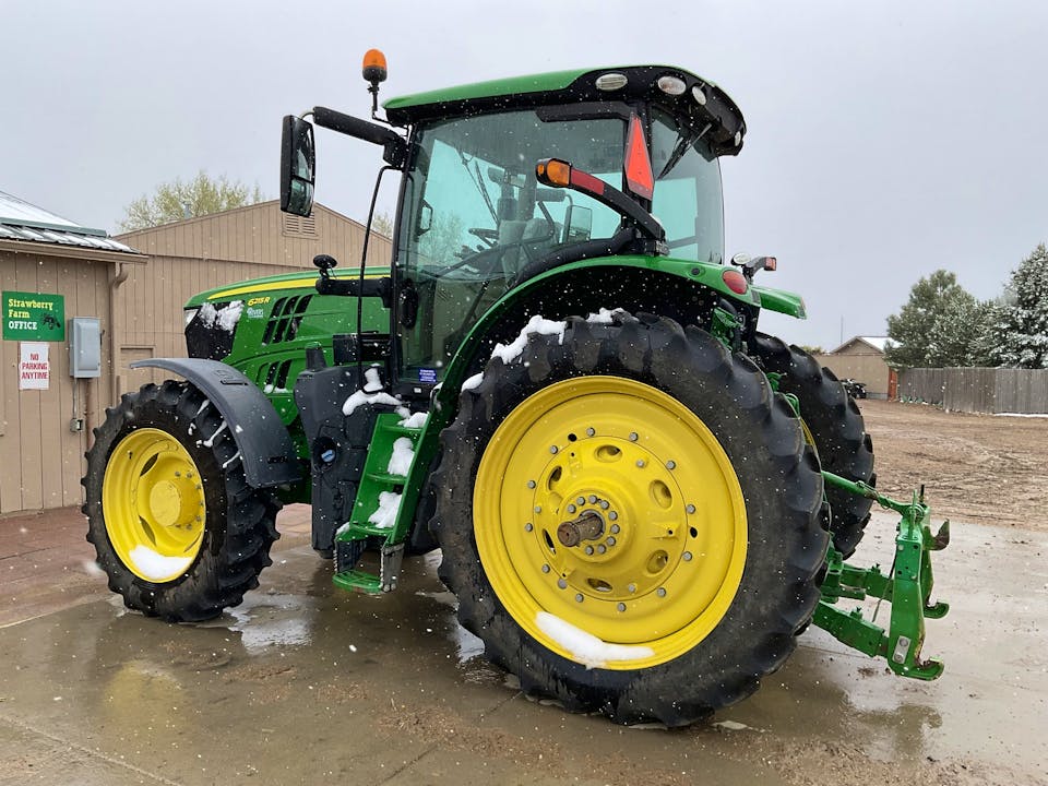 John Deere 6215R