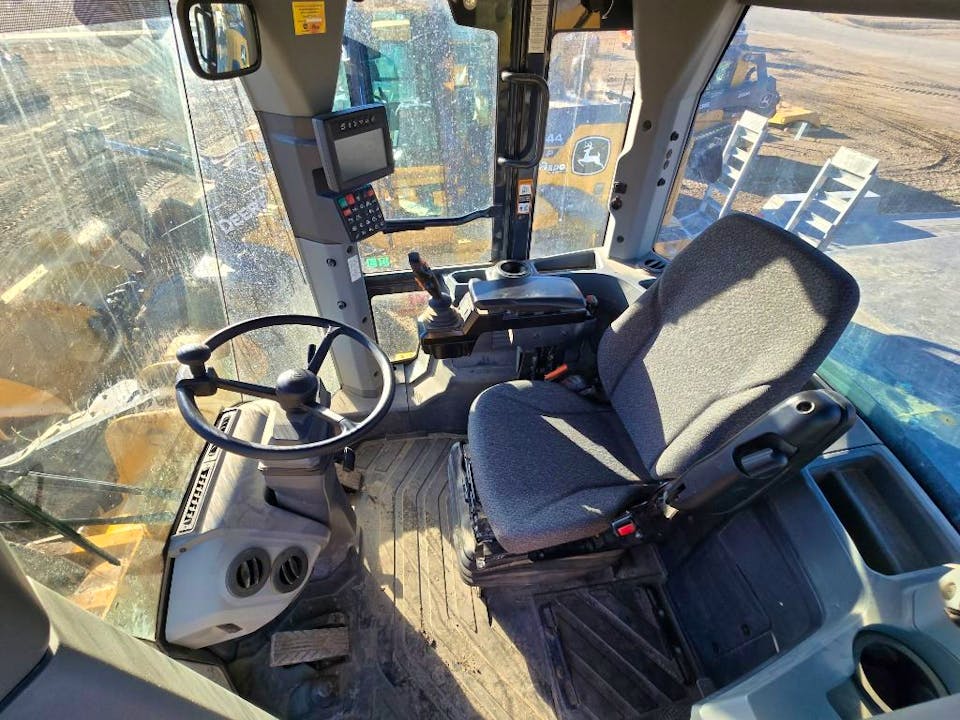 John Deere 624L